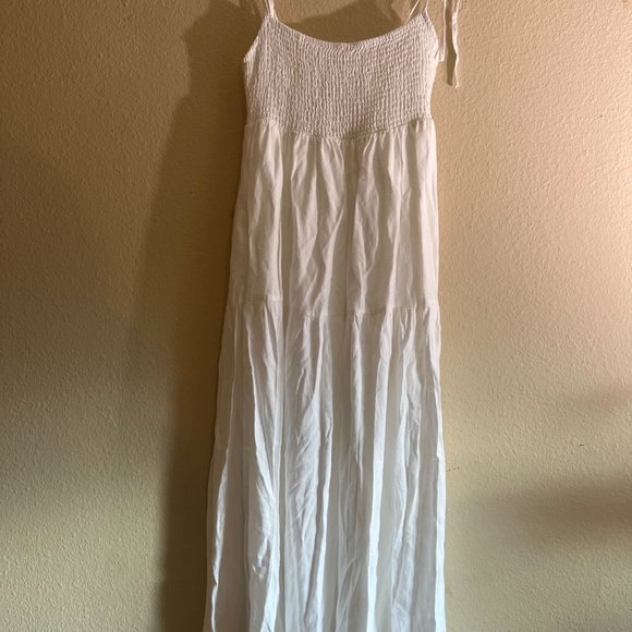 ASTR The Label SQUARE NECK SMOCKED MIDI DRESS - Picture 3 of 3